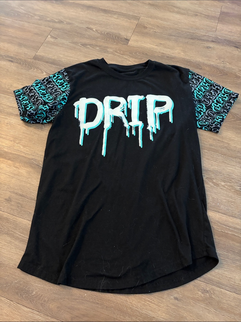 Black 'DRIP' Graphic Tee with Aqua Accent Sleeves - Men medium